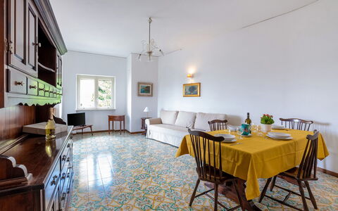 Casa Iago: Flooring, Floor, Interior Design, Room, Ceiling, Furniture, Tile, Wood Flooring