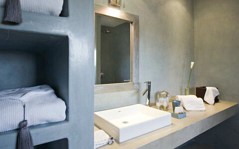 Villa Noria: Plumbing Fixture, Bathroom, Tap, Linens, Sink, Natural Material, Plumbing, Hotel, Ceramic