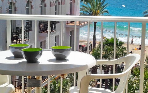 Giner: Property, Room, Furniture, Balcony, Home, House, Building, Table, Interior Design, Real Estate