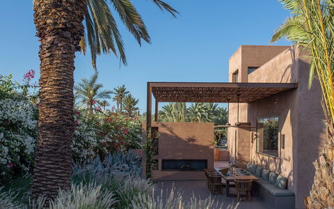 Villa Palmeraie: Shrub, Garden, Landscaping, Estate, Resort, Shade, Backyard, Natural Material, Hacienda
