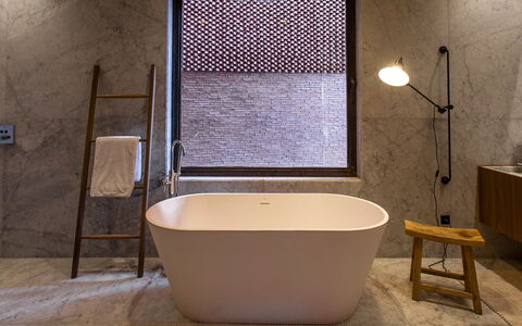 Villa Palmeraie: Wall, Flooring, Floor, Composite Material, Plumbing Fixture, Bathtub, Plumbing, Tile, Light Fixture, Bathroom