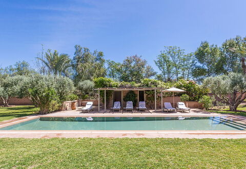 Villa Hasna: Tree, Swimming Pool, Resort, Shade, Garden, Estate, Landscaping, Hacienda, Backyard, Outdoor Furniture