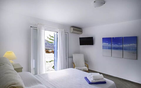 Casa le Rose: Apartment, Outdoor Furniture, Shade, Balcony, Hotel, Resort, Houseplant, Villa, Sunlounger