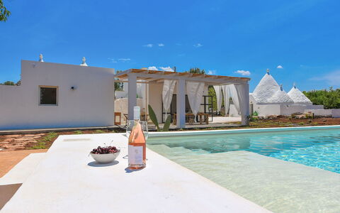 Trulli Fontana: Outdoor Structure, Villa, Swimming Pool