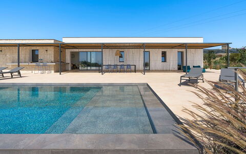 Villa Campo Verde: Composite Material, Estate, Swimming Pool, Shade, Design, Villa, Deck, Daylighting, Plank, Eco Hotel