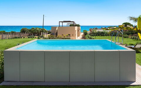 Villa Paprika: Swimming Pool, Composite Material, Garden, Leisure, Shade, Landscaping, Artificial Turf, Backyard, Design, Yard