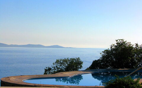 Apartment Rose 2: Blue, Water, Body Of Water, Horizon, Coastal And Oceanic Landforms, Sea, Coast, Ocean, Tropics, Shore