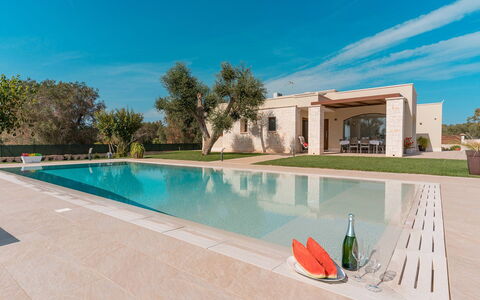 Villa Il Gelsomino: Swimming Pool, Architecture, Estate, Landscaping, Garden, Hacienda, Resort, Mansion, Villa, Shade