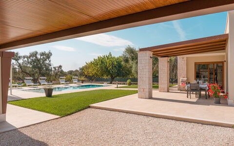 Villa Il Gelsomino: Architecture, Garden, Home, Shade, Landscaping, Estate, Backyard, Yard, Outdoor Structure, Courtyard
