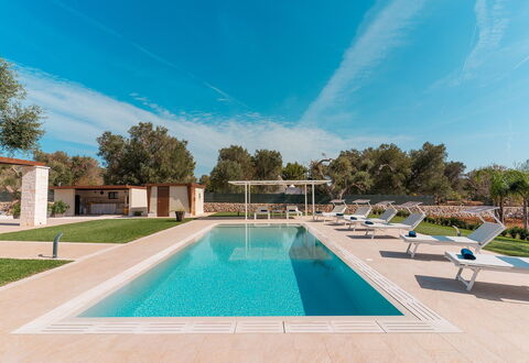 Villa Il Gelsomino: Swimming Pool, Resort, Composite Material, Estate, Shade, Thermae, Water Feature, Hacienda, Design, Villa