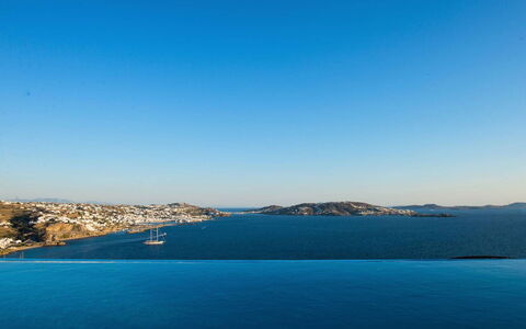 The Rose Suite with Jacuzzi: Blue, Water Resources, Water, Body Of Water, Horizon, Waterway, Sea, Coastal And Oceanic Landforms, Lake