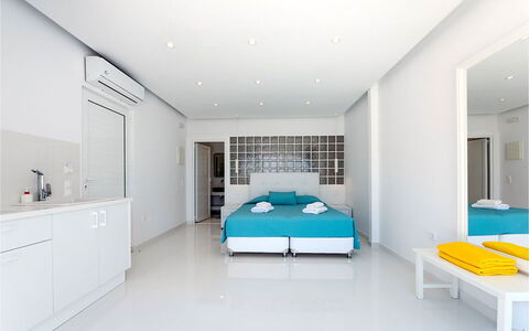 The Rose Suite with Jacuzzi: Flooring, Floor, Interior Design, Ceiling, Furniture, Apartment, Room, Bedroom, Resort, Bed