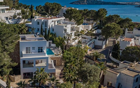 Villa Joel: Tree, Residential Area, House, Home, Apartment, Estate, Suburb, Aerial Photography, Condominium, Bird'S-Eye View