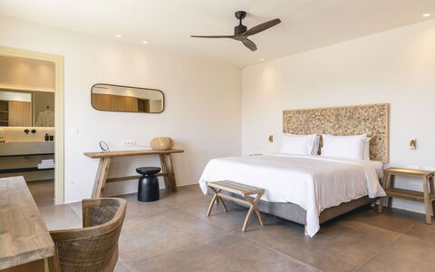 Villa Wolf: Furniture, Resort, Bedroom, Bed, Hotel, Hardwood, Lamp, Pillow, Bedding