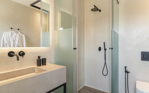 Villa Wolf: Bathroom, Plumbing Fixture, Flooring, Interior Design, Floor, Bathroom Sink, Tap, Plumbing, Lighting, Ceiling