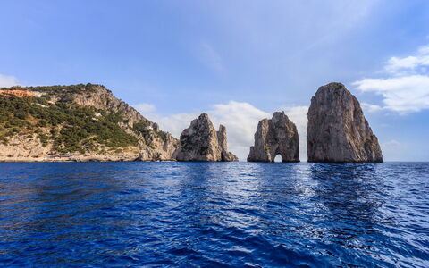 Nole 1: Blue, Water, Water Resources, Body Of Water, Sea, Rock, Coastal And Oceanic Landforms, Ocean, Promontory