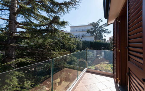 Villa Ava: Apartment, Balcony, Handrail, Condominium, Fence, Daylighting