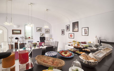 Villa Chiara: Interior Design, Furniture, Lighting, Room, Ceiling, Apartment, Picture Frame, Houseplant, Light Fixture, Hotel