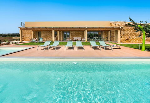 Villa Clemente: Swimming Pool, Resort, Hotel, Villa, Courtyard