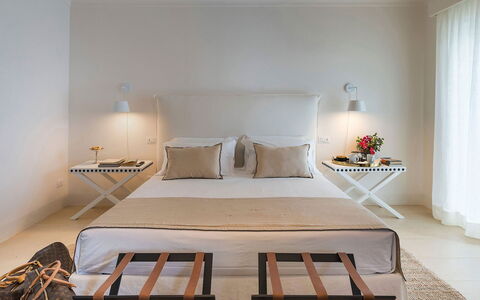 Villa Pozzillo: Furniture, Bed, Interior Design, Wall, Bedroom, Wood, Floor, Flooring, Textile, Bedding