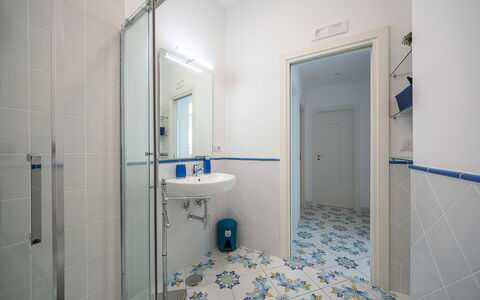 Maison Maiori: Blue, Flooring, Floor, Interior Design, Plumbing Fixture, Bathroom, Tile, Ceiling, Composite Material, Room