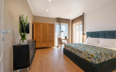 Casa Mario: Furniture, Interior Design, Floor, Flooring, Wall, Wood, Room, Bed, Ceiling, Bedroom