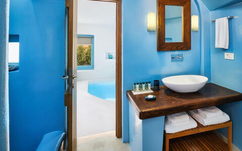 Villa Apanema: Blue, Wall, Interior Design, Plumbing Fixture, Ceiling, Flooring, Furniture, Floor, Lighting, Bathroom