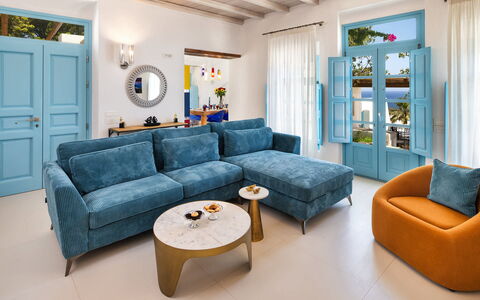 Villa Apanema: Furniture, Interior Design, Couch, Floor, Flooring, Textile, Apartment, Room, Living Room, Home