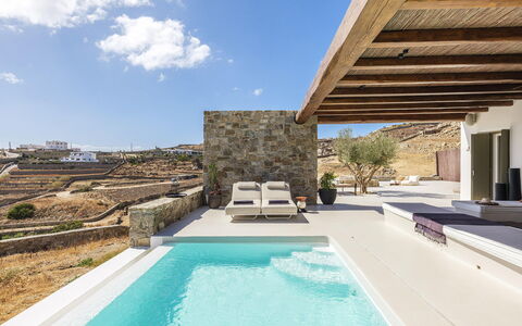 Villa Medea: Flooring, Swimming Pool, Tile, Penthouse Apartment