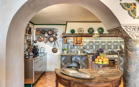 Villa Madonna di Costantinopoli: Interior Design, Flooring, Kitchen, Furniture, Ceiling, Countertop, Tile, Chair, Cabinetry, Houseplant