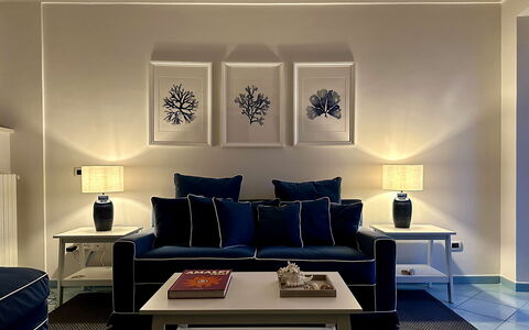 Casa Oscar: Furniture, Interior Design, Wall, Flooring, Couch, Floor, Room, Table, Living Room, Textile