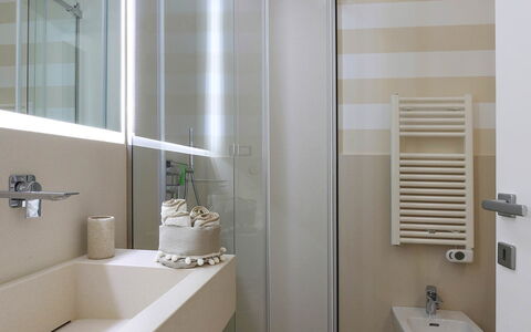 Casa Leuca: Bathroom, Plumbing Fixture, Interior Design, Flooring, Sink, Floor, Bathroom Sink, Plumbing, Tap, Ceiling