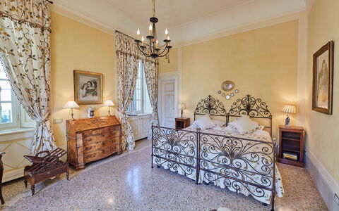 Villa Silva: Furniture, Interior Design, Wall, Flooring, Floor, Ceiling, Room, Lighting, Bedroom, Bed