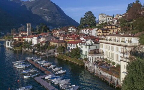 Villa Silva: Water, Body Of Water, Boat, Mountainous Landforms, Watercraft, Waterway, Mountain, City, Channel, Hill
