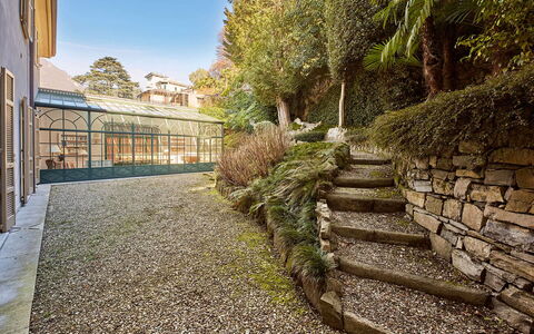 Villa Silva: Shrub, Architecture, Garden, Spring, Landscaping, Estate, Walkway, Driveway, Shade, Design