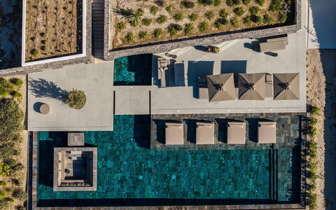 Villa Kallisti: Natural Material, Swimming Pool, Courtyard