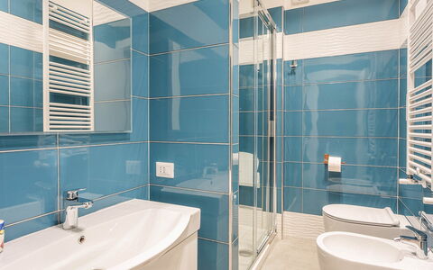 Casa Lucio: Bathroom, Plumbing Fixture, Flooring, Interior Design, Floor, Sink, Bathroom Sink, Tap, Plumbing, Toilet