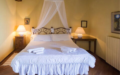 Mariuccia 1: Furniture, Interior Design, Floor, Flooring, Bed, Lighting, Textile, Bedroom, Linens, Room