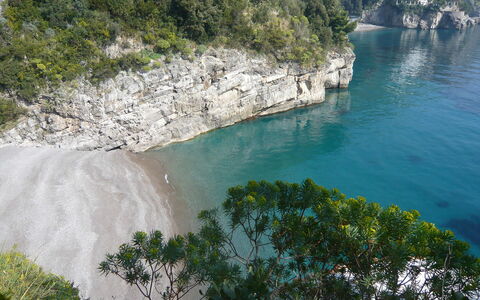 Little Mansour: Water, Body Of Water, Water Resources, Coast, Rock, Watercourse, Natural Landscape, Coastal And Oceanic Landforms, Terrain, Cove
