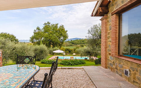 Villa dei Fiori: Shrub, Garden, Home, Farmhouse, Estate, Cottage, Backyard, Landscaping, Hacienda, Eco Hotel