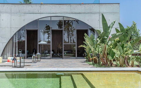 Villa Zaynab: Composite Material, Shade, Concrete, Natural Material, Daylighting, Design, Chair, Swimming Pool, Houseplant, Courtyard