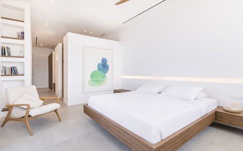 Villa Achille: Furniture, Interior Design, Flooring, Floor, Wall, Wood, Ceiling, Bed, Bedroom, Home
