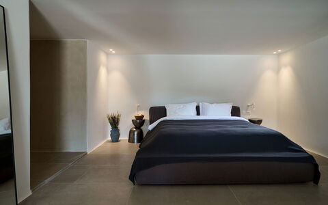 Villa Socrate: Interior Design, Furniture, Bed, Flooring, Floor, Wall, Bedroom, Ceiling, Wood, Lighting