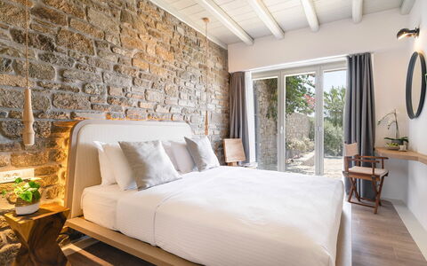 Villa Demetra: Bedroom, Bed, Linens, Bedding, Pillow, Bed Frame, Throw Pillow, Suite, Bed Sheet, Hotel