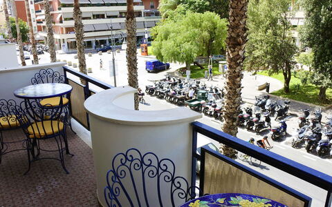 Apartment Bright: Shade, Chair, Outdoor Furniture, Balcony, Hotel