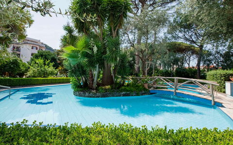 Apartment Snicher: Swimming Pool, Resort, Garden, Eco Hotel, Shade, Landscaping, Hacienda, Yard, Hotel
