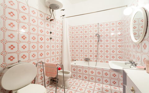Casa Annalu: Flooring, Floor, Interior Design, Bathroom, Plumbing Fixture, Tile, Toilet, Plumbing, Ceiling, Toilet Seat