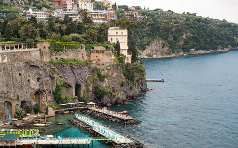 Casa Azul: Body Of Water, Summer, Coast, Coastal And Oceanic Landforms, Watercourse, Sea, Cliff, Tourist Attraction, Headland, Channel