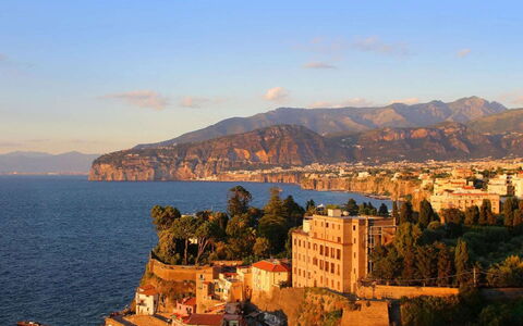 Casa Gina: Mountainous Landforms, Hill, Mountain, Coast, Summer, Coastal And Oceanic Landforms, Sea, Terrain, Human Settlement, Hill Station