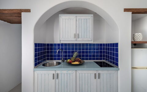 Guest House Zephyros: Kitchen, Interior Design, Countertop, Tile, Design, Cabinetry, Paint, Kitchen Appliance, Plumbing Fixture, Kitchen Stove